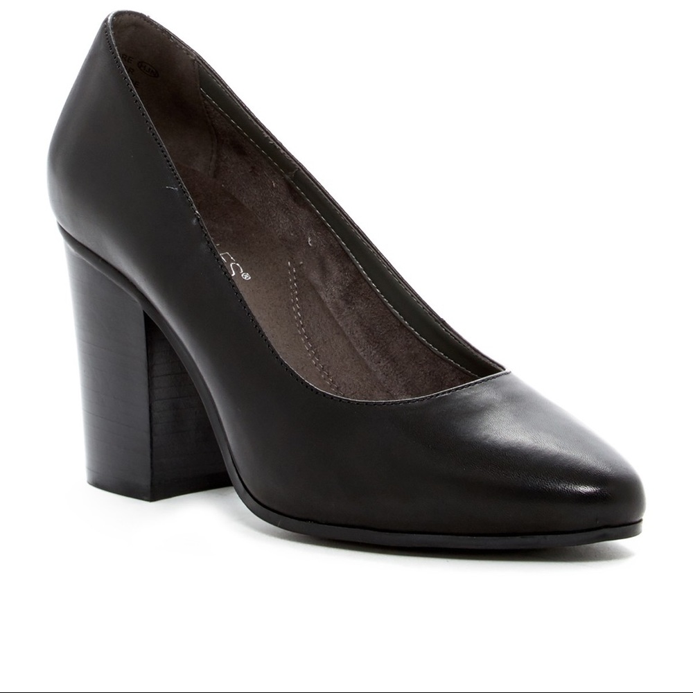 Black leather pumps